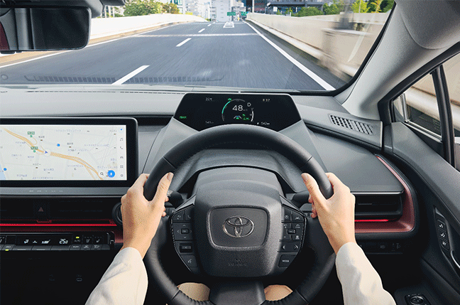 トヨタ新型プリウスの後部座席は狭くない！視界も良好とデザイン