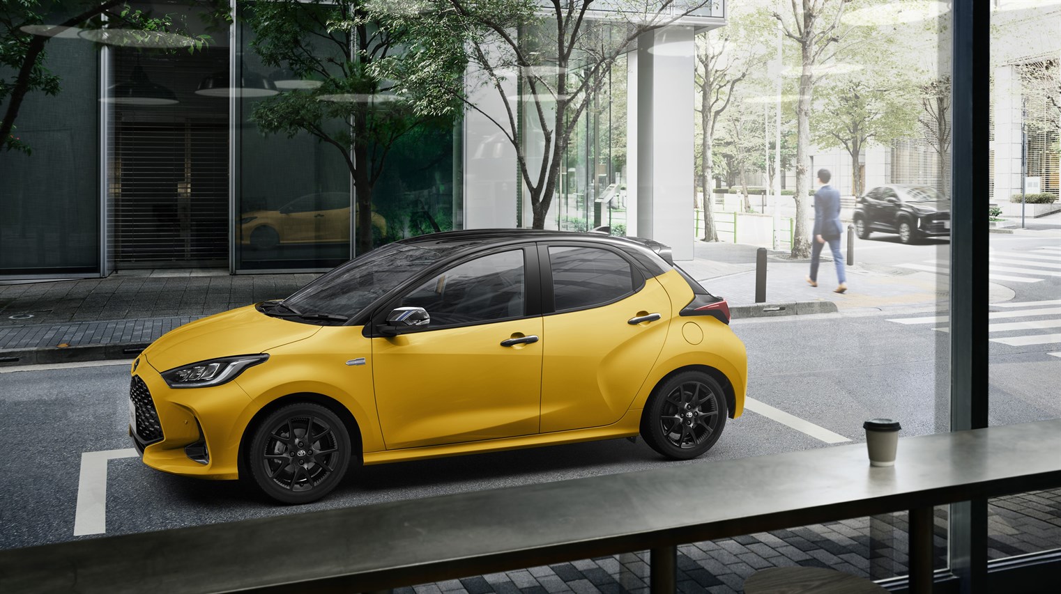 ヤリス特別仕様車Z“URBANO”(ハイブリッド・2WD・ブラック×マスタード)