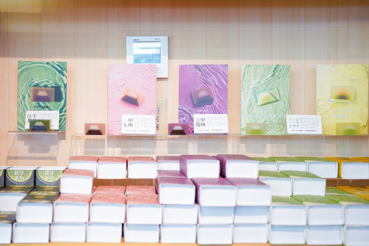 富士山デザインの羊羹の写真