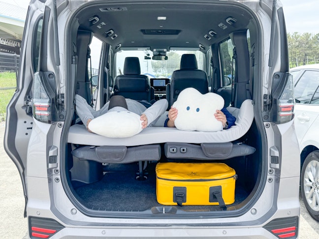 ヴォクシーの車中泊マットはニトリ？それともコールマン？窓枠のサイズや目隠しも徹底検証！