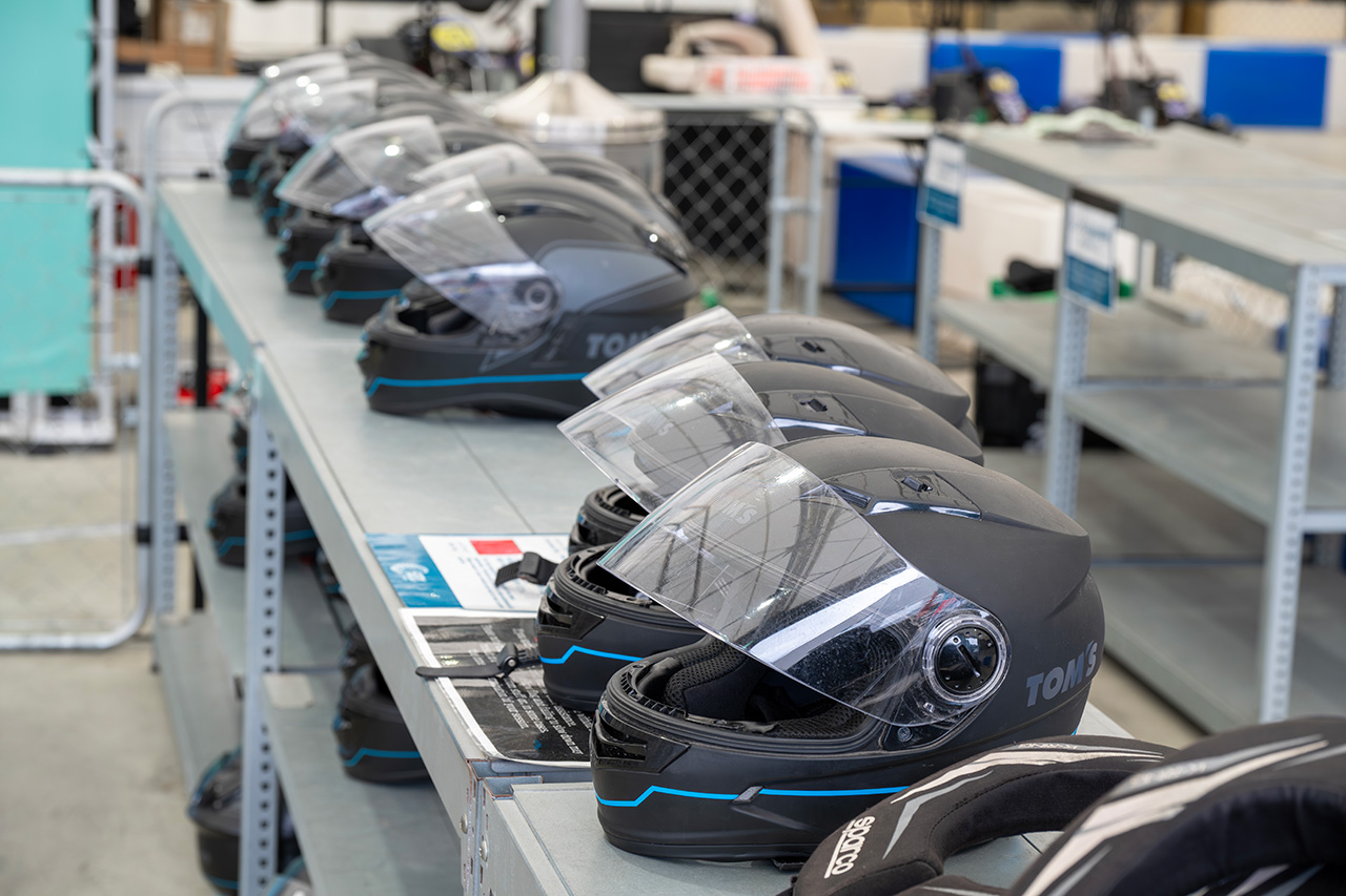 フェイスマスクを購入すればヘルメットやグローブもレンタルできるので、手ぶらで来場OK！この手軽さも魅力です 