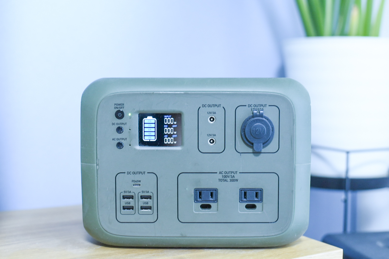 ポータブル電源の正面