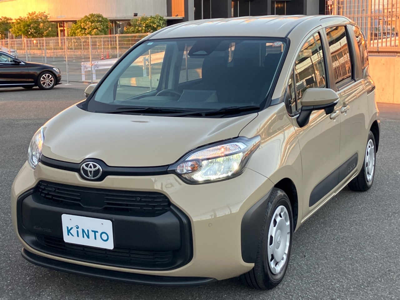 トヨタ シエンタ G ハイブリッド 2WD 5人乗り仕様(2024年式・ベージュ)