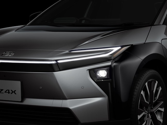 トヨタ「bZ4X」の価格やKINTO月額利用料、補助金額は？