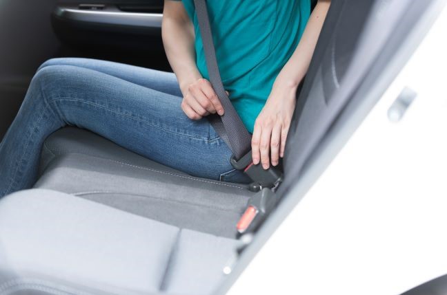 高速道路/一般道を問わず後席も着用が義務化