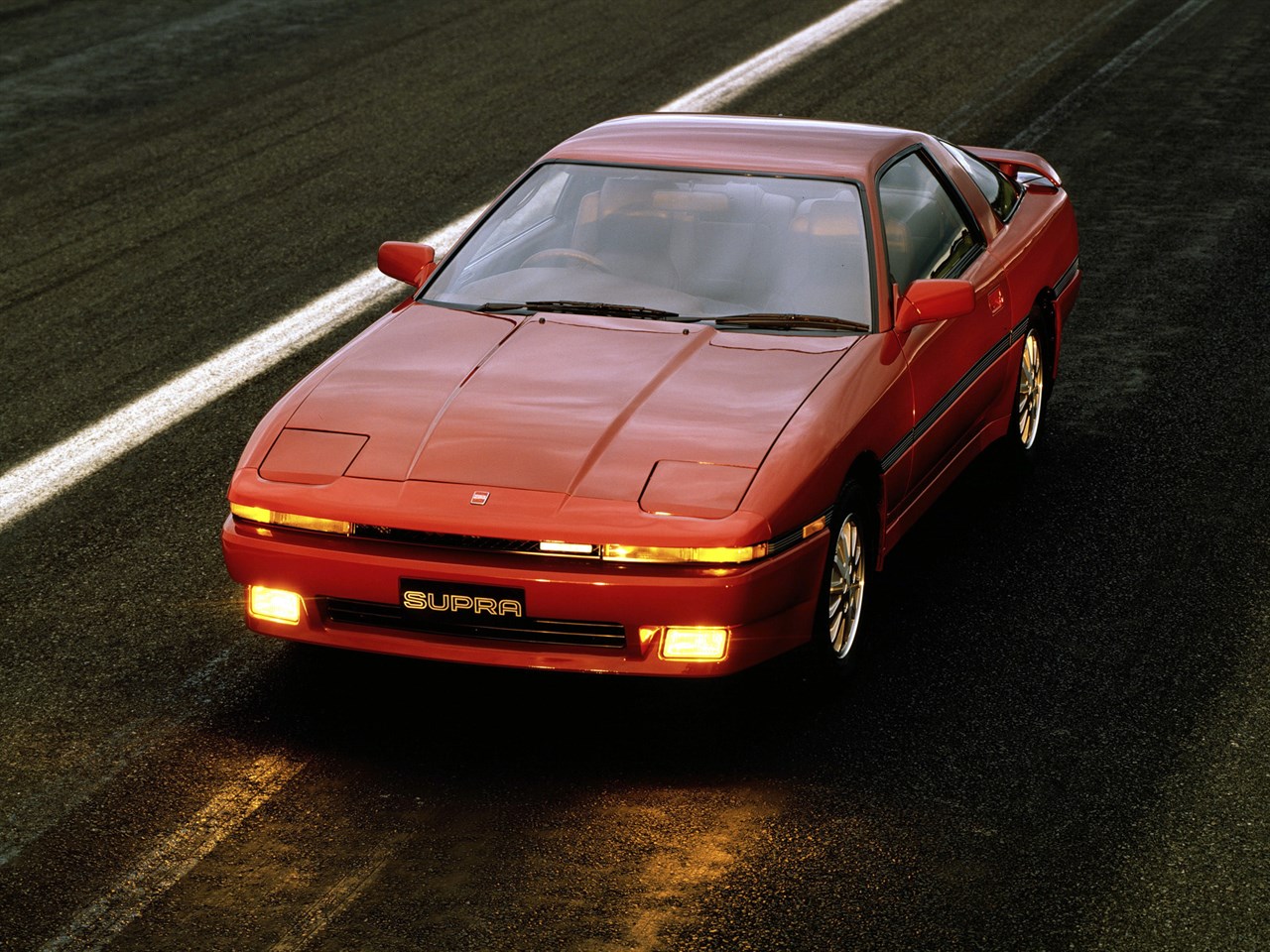 トヨタスープラ(A70)。1980年代を代表するトヨタのピュアスポーツカーだ