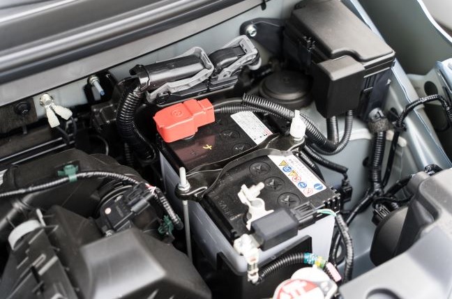 車のバッテリー寿命や交換時期、バッテリー上がりの直し方は？