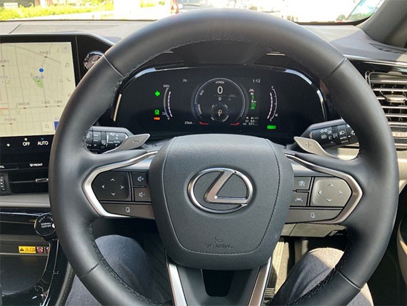 LEXUS NX450h＋”OVERTRAIL”ステアリング