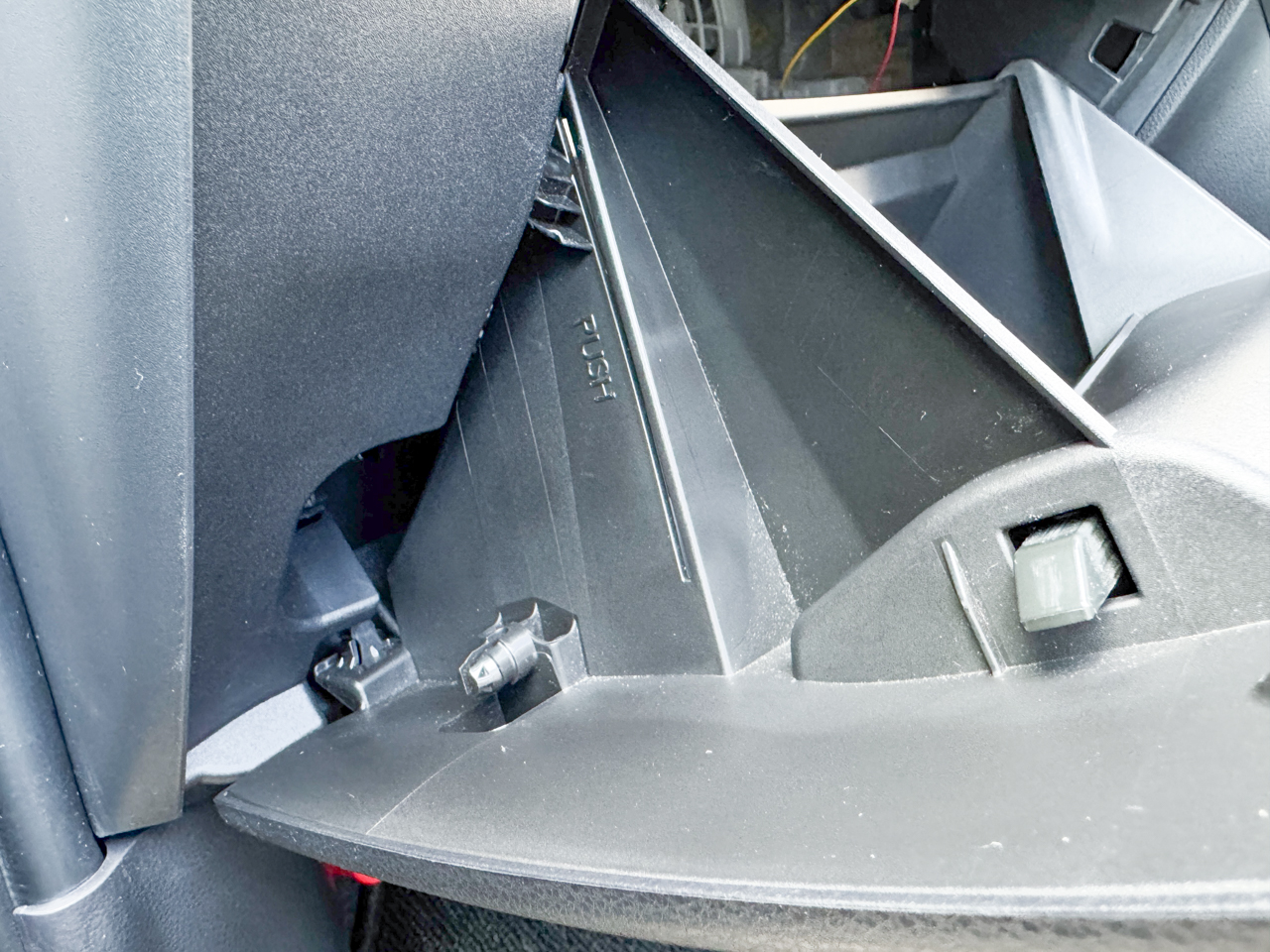 ヤリスのグローブボックス