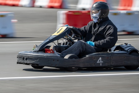 【実録！新社会人のクルマ選び⑦】KINTOの隠れたメリット！？モータースポーツの聖地「富士スピードウェイ」で白熱のカート対決！