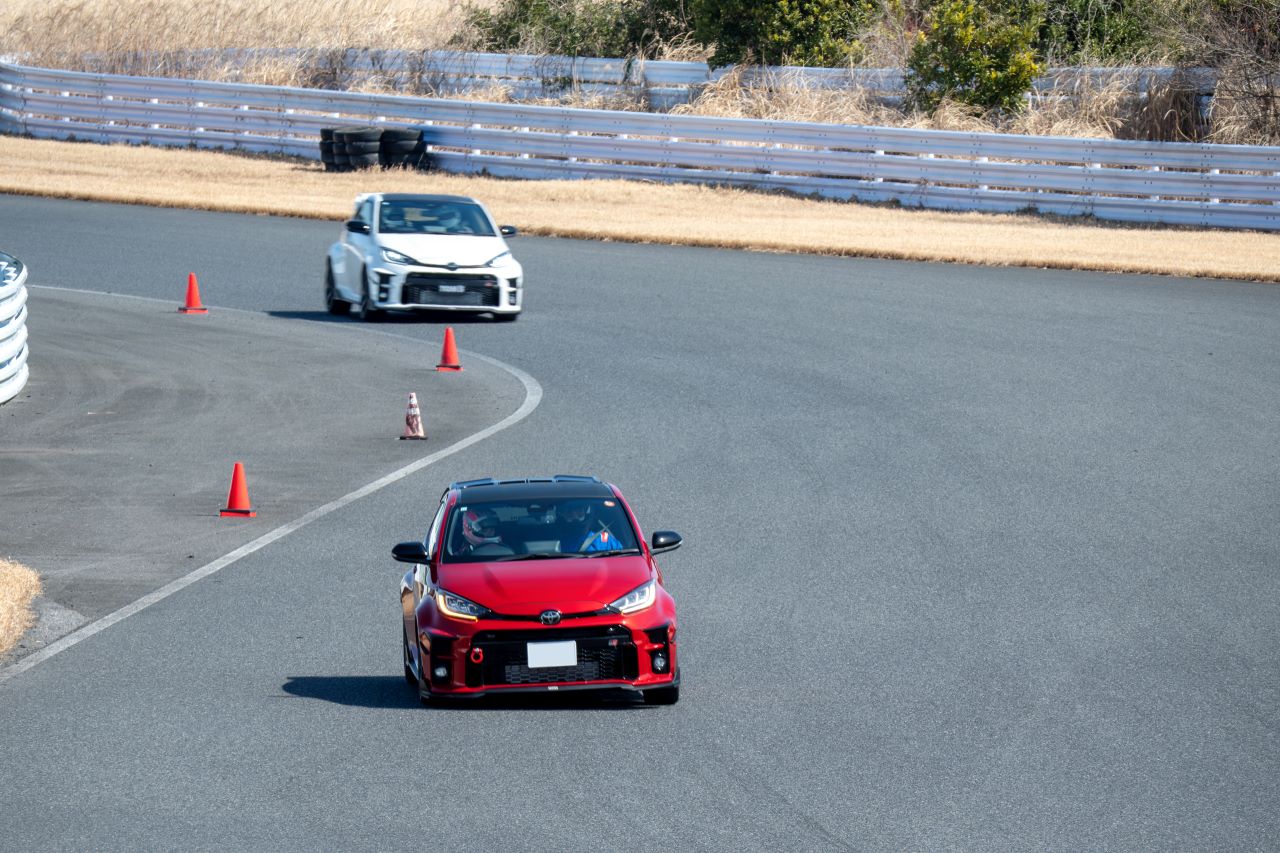 プロドライバー同乗走行やレンタルにも供されたGRヤリス。軽量コンパクトボディとハイパワー4WDの組み合わせは“安全に速く走れる”パッケージングを実現したサーキットマシンとしてこの上ない存在