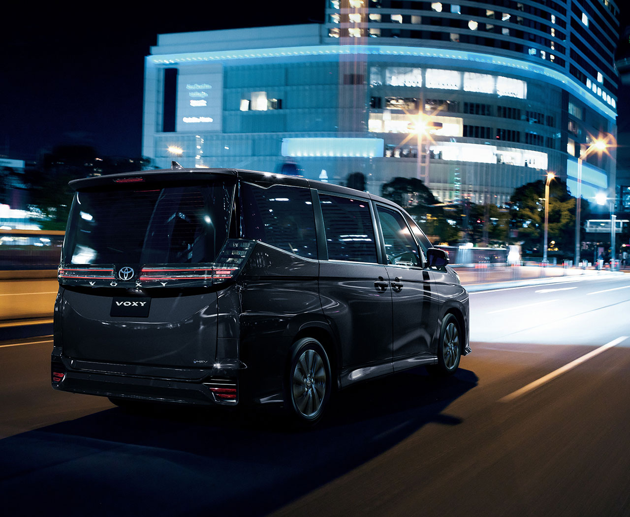 ヴォクシーの画像