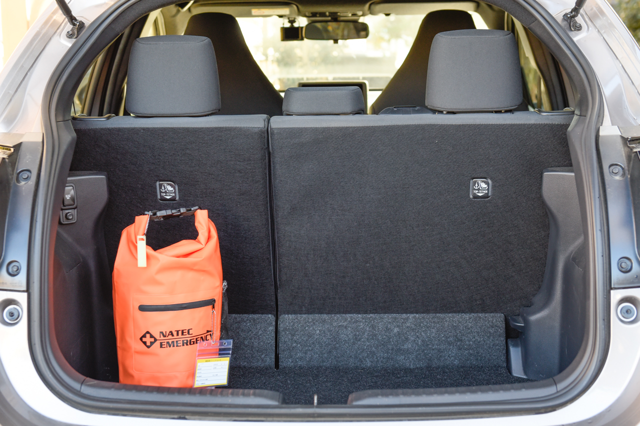 防水バッグタイプ防災セットの荷室積載状況