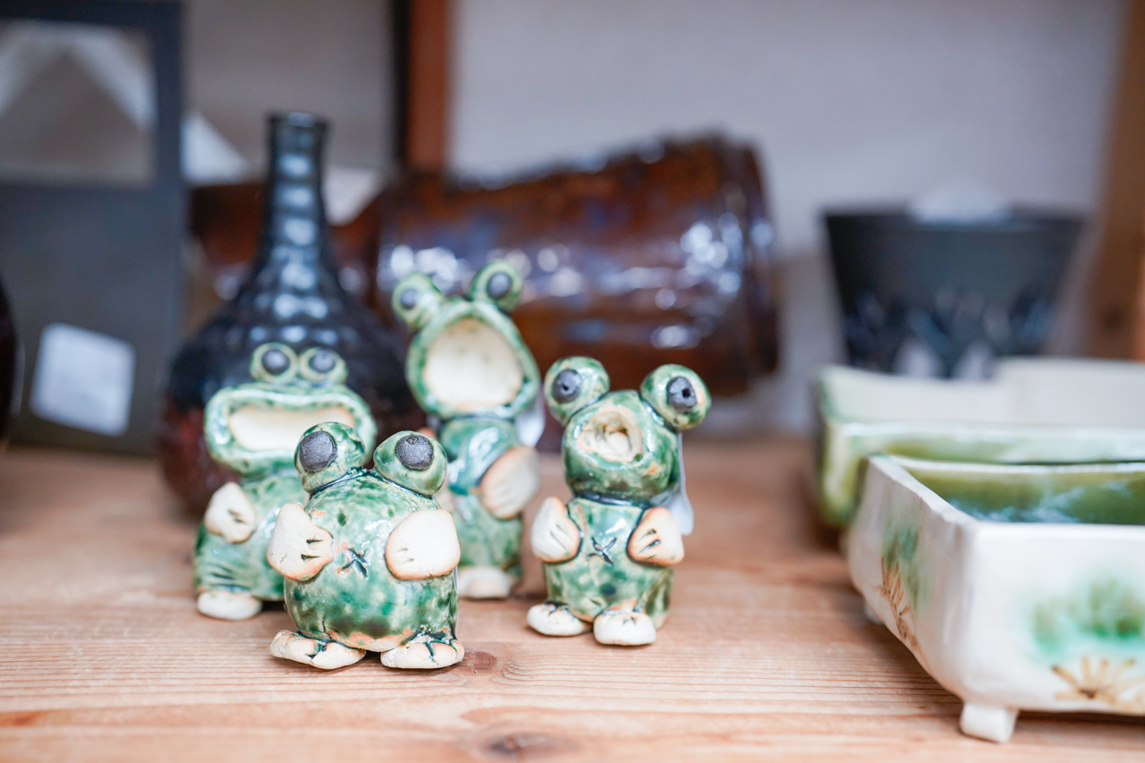陶器のかえる