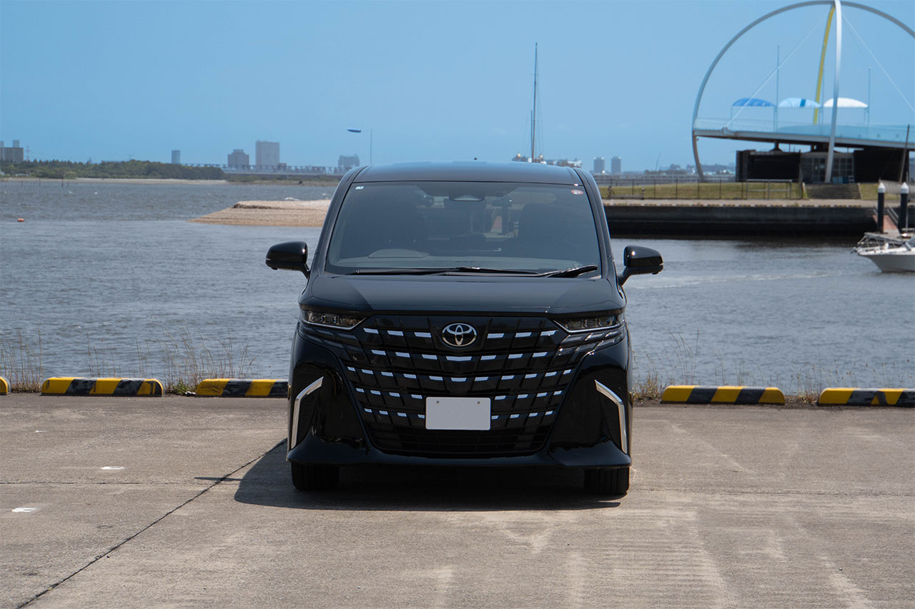 アルファードが駐車している様子