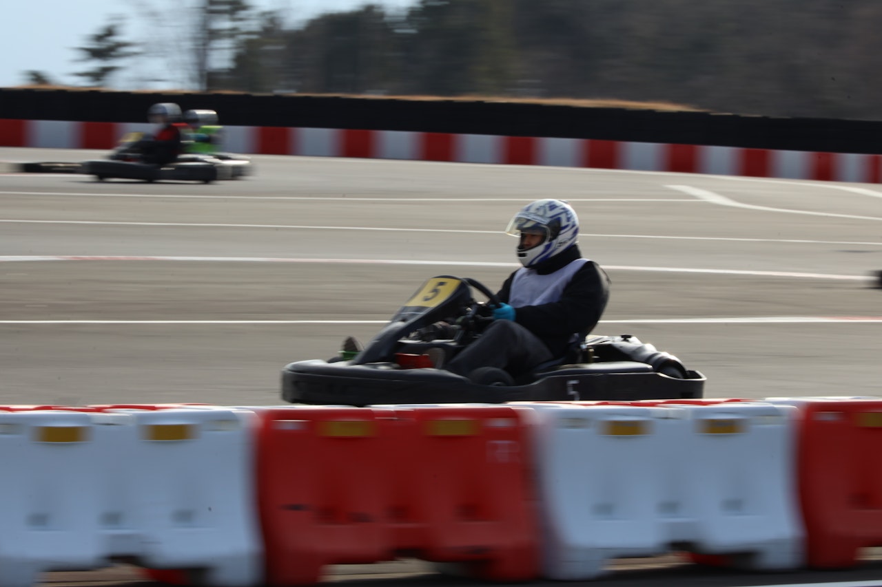 カートで走行する様子