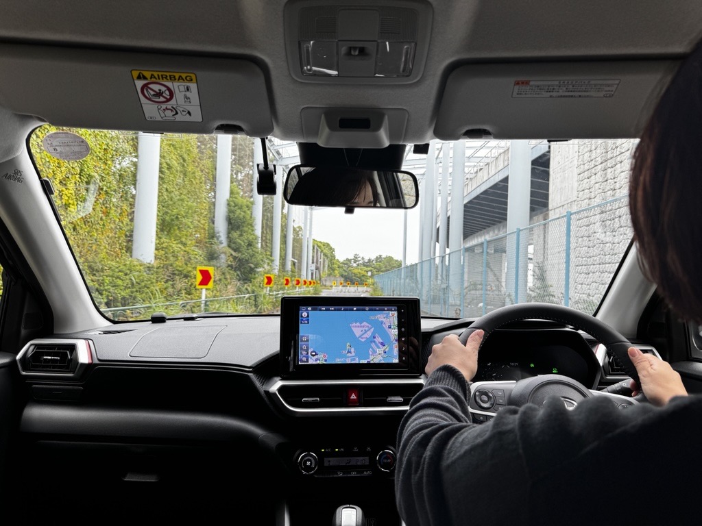 運転中の目配りのイメージ