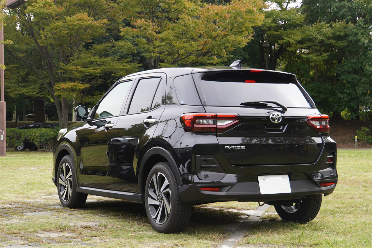 トヨタライズの後ろ姿