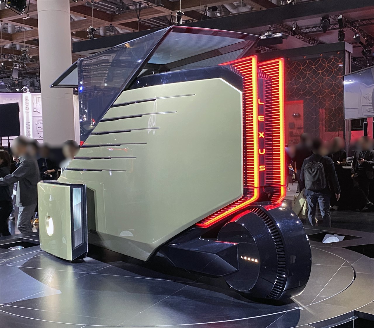 レクサスのLSマイクロコンセプト。完全自動運転の「究極の一人乗りモビリティ」