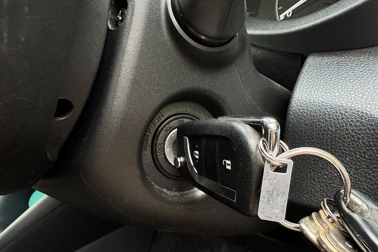 イグニッションキーを差し込んだ状態