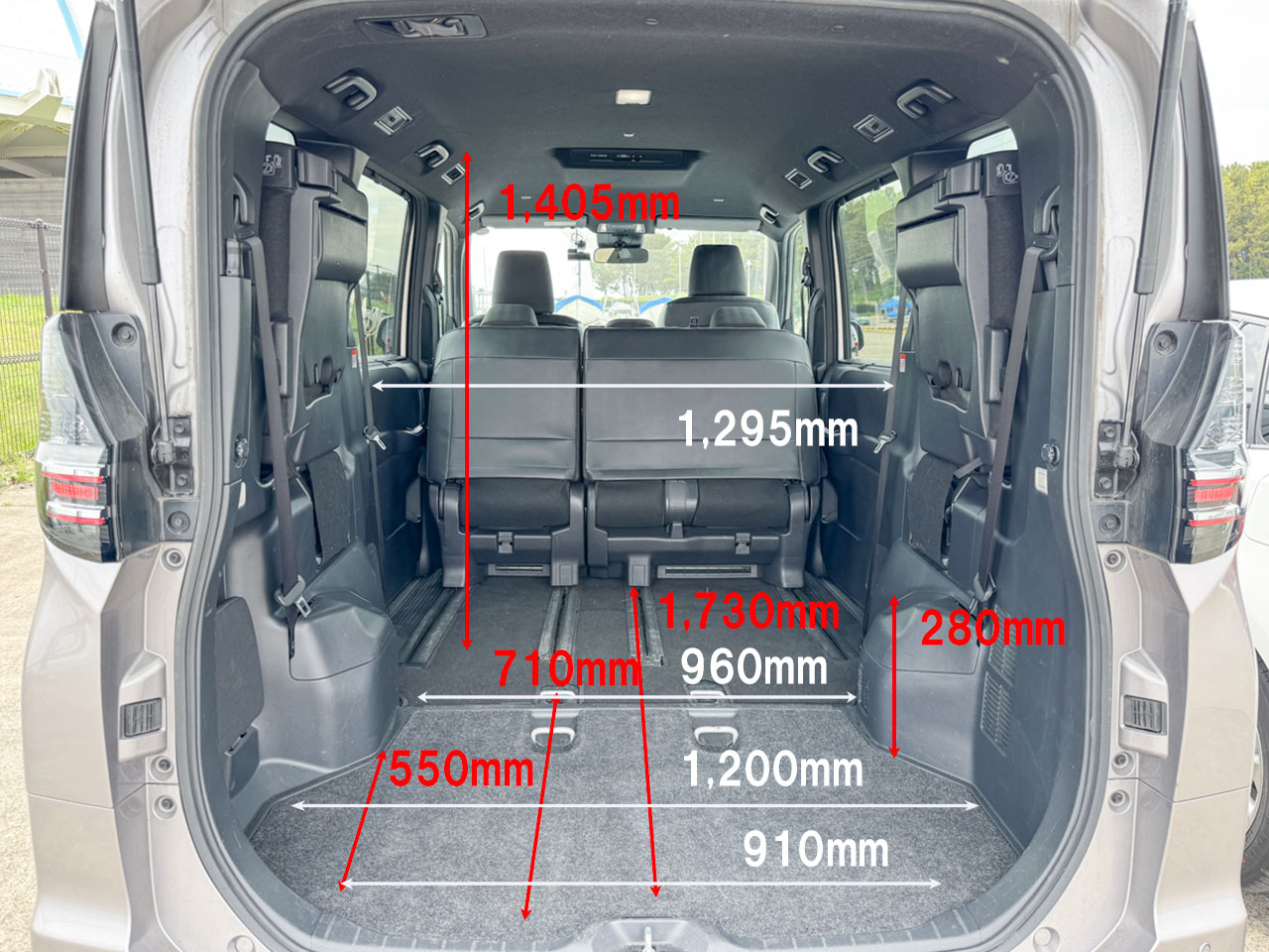 ヴォクシーの荷室サイズを実測