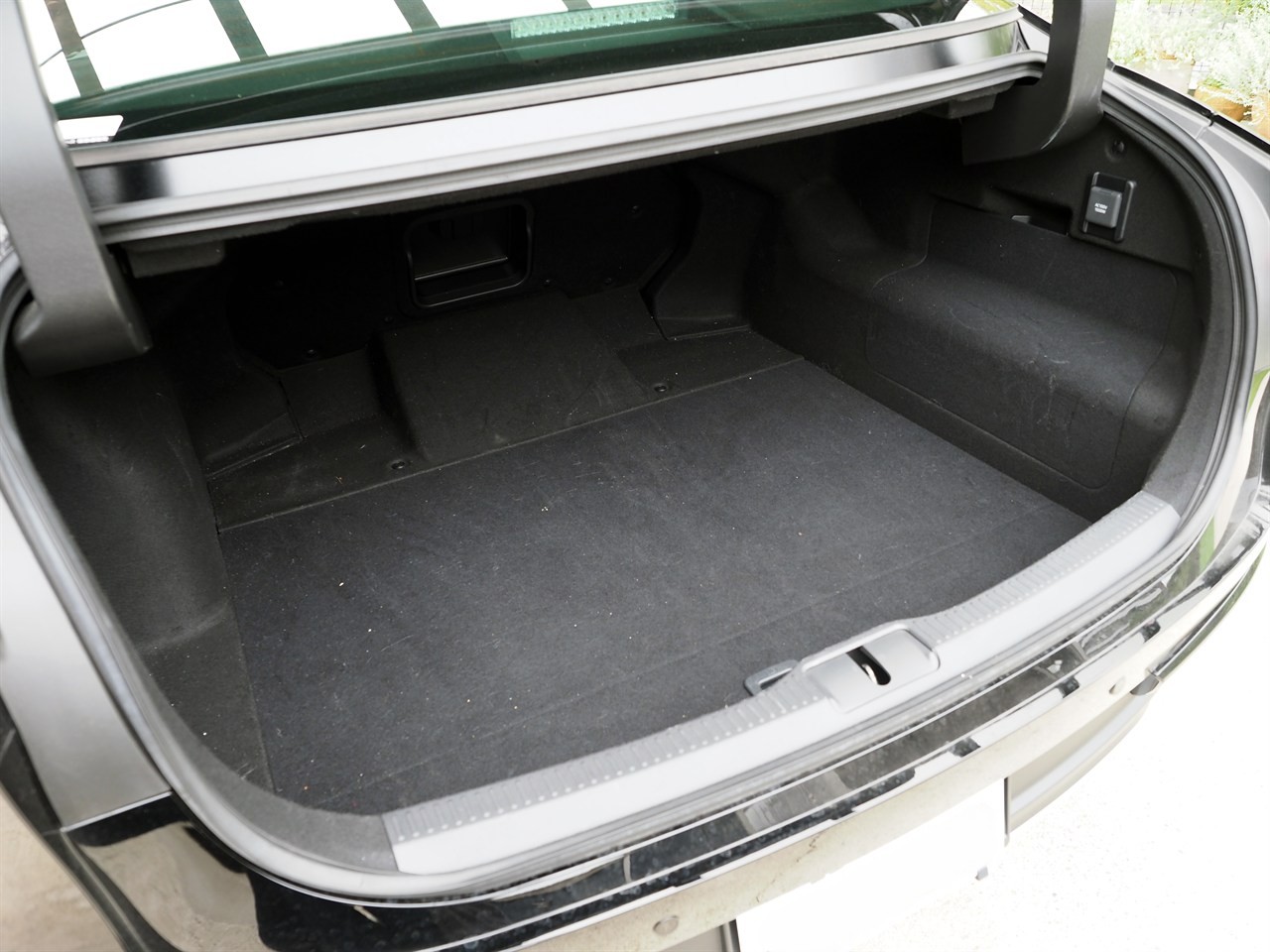 クラウン（クロスオーバー）の荷室