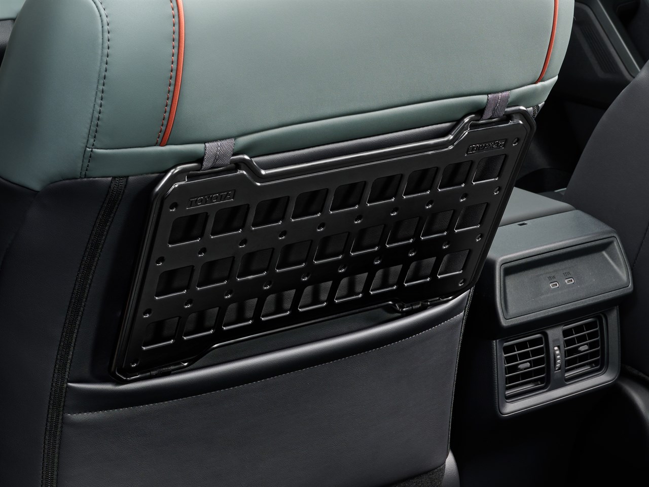 自分だけの収納を作る「モールパネル（シートバック）」