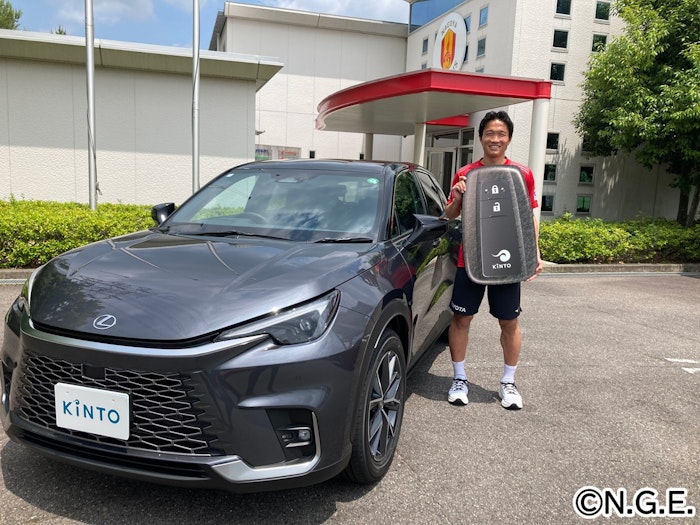 稲垣祥選手が所属する名古屋グランパスがKINTOで「LEXUS LBX」をご契約