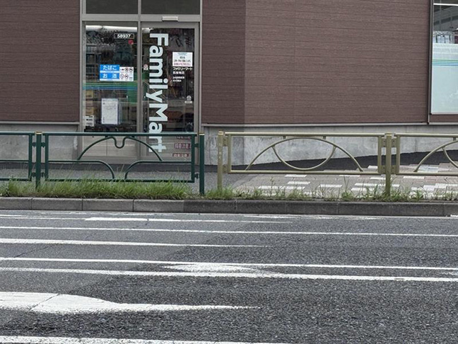 国道17号と明治通りの交差点にあるガードパイプ