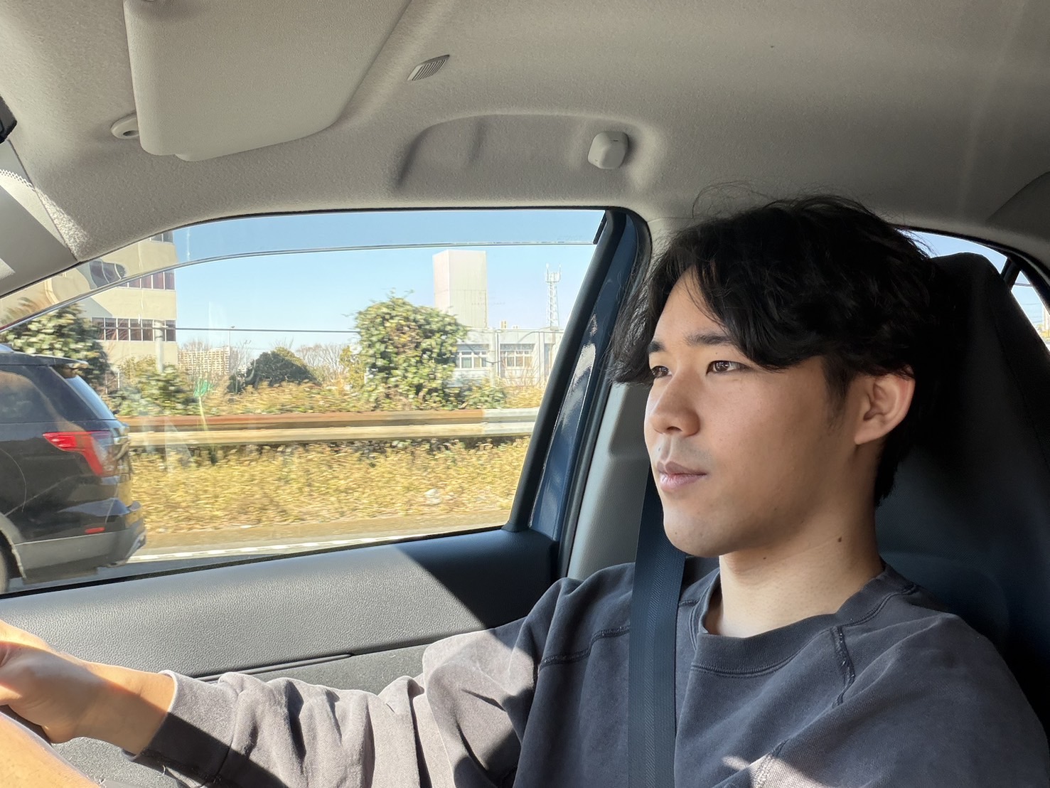 意気揚々と冬の横須賀をドライブするカナタ 