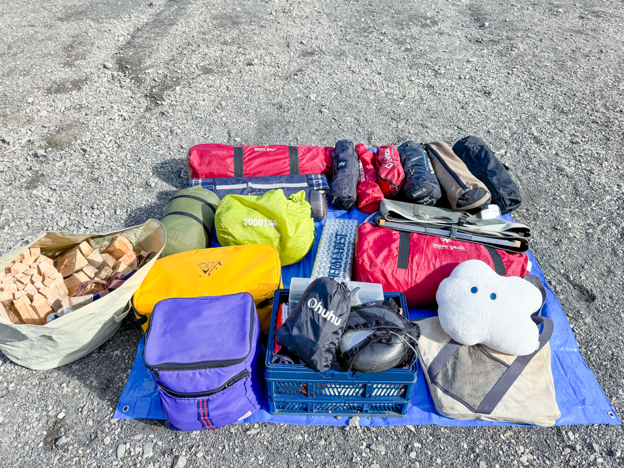 3人の1泊分のキャンプ道具