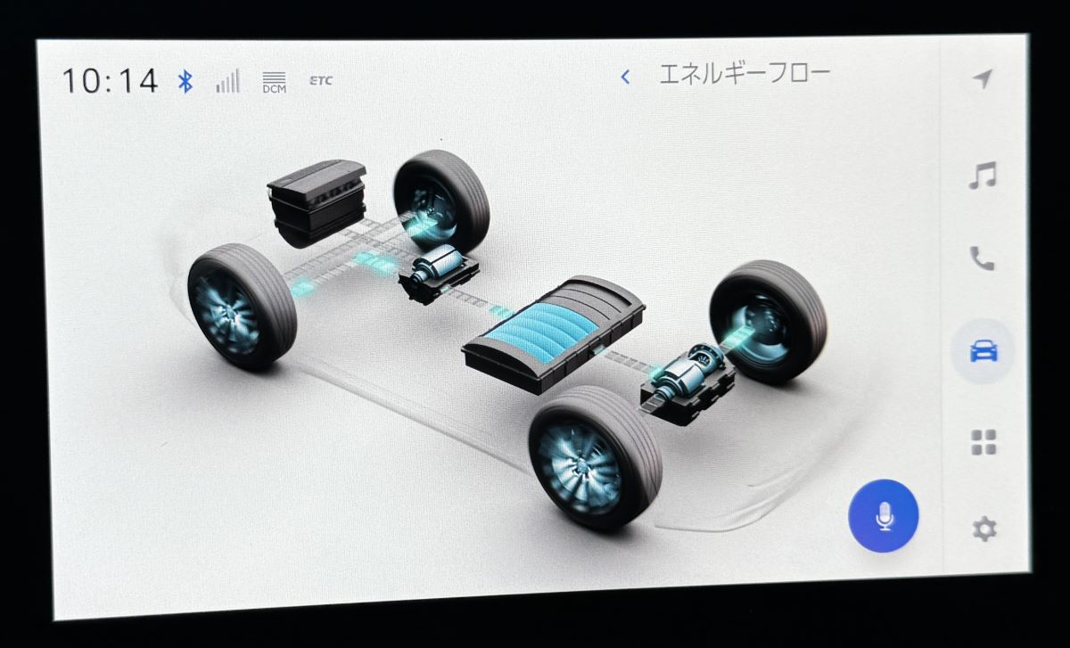リアルタイムで駆動力配分とバッテリー残量が表示されます