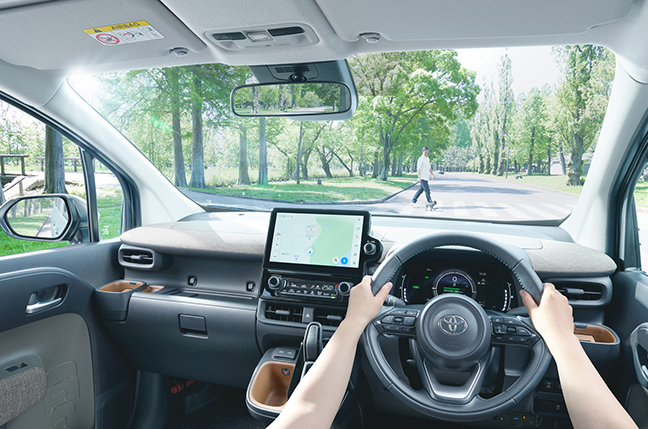 運転しやすい車とは？トヨタ車を例に視界の良い車などを紹介