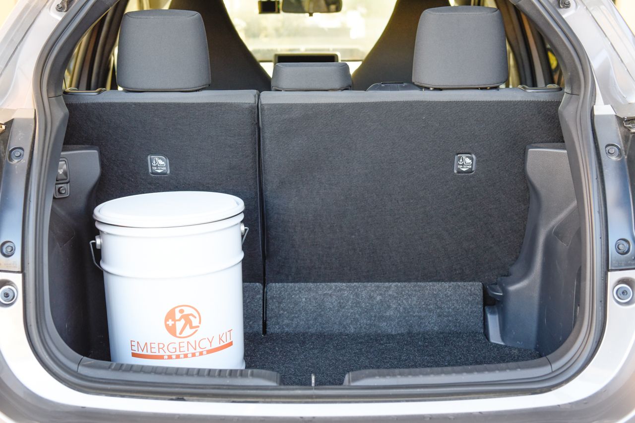 ペール缶タイプ防災セットの荷室積載状況