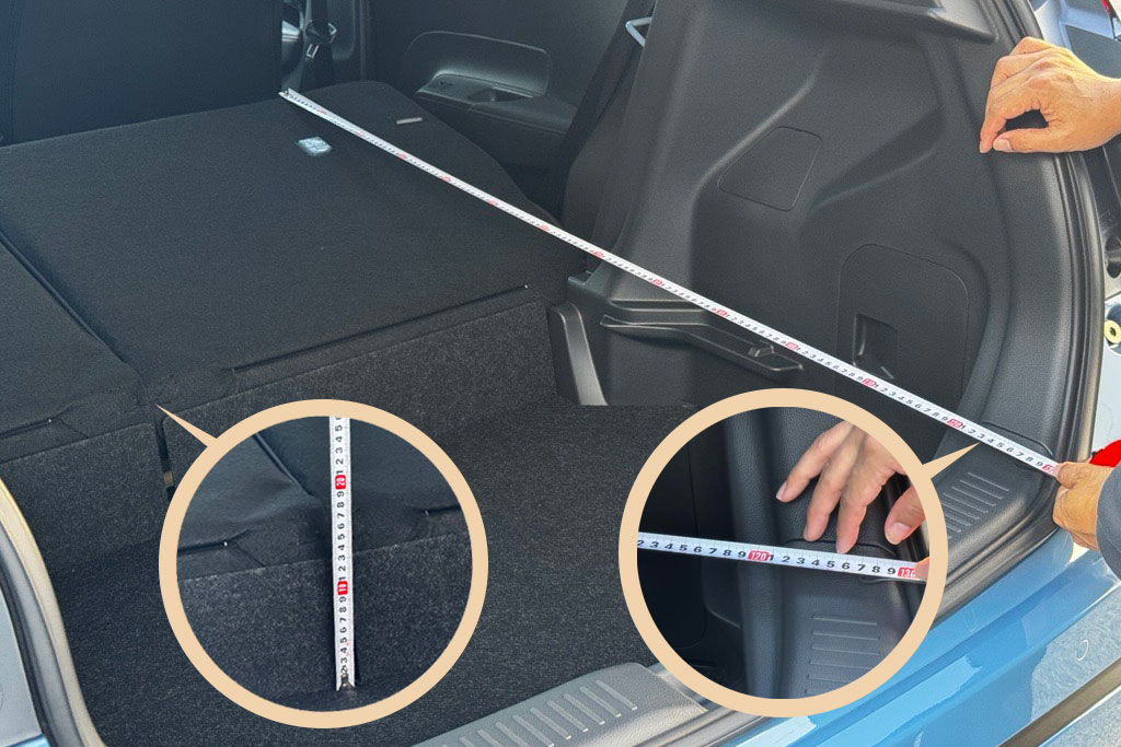 バックドアトリムからリヤシート背面までの距離
