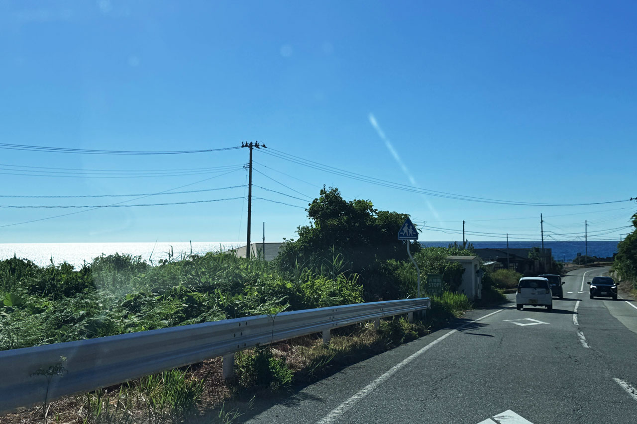 海沿いの道