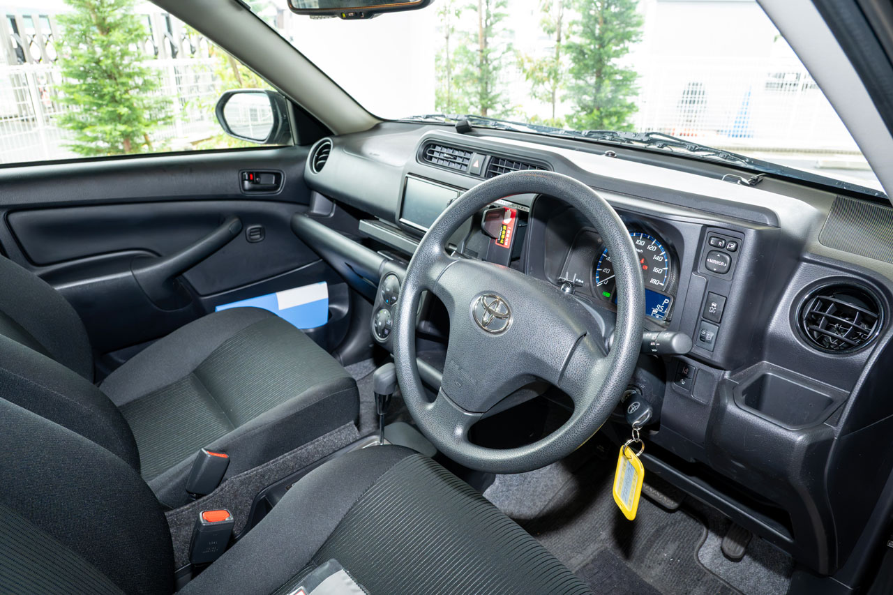 プロボックスの運転席