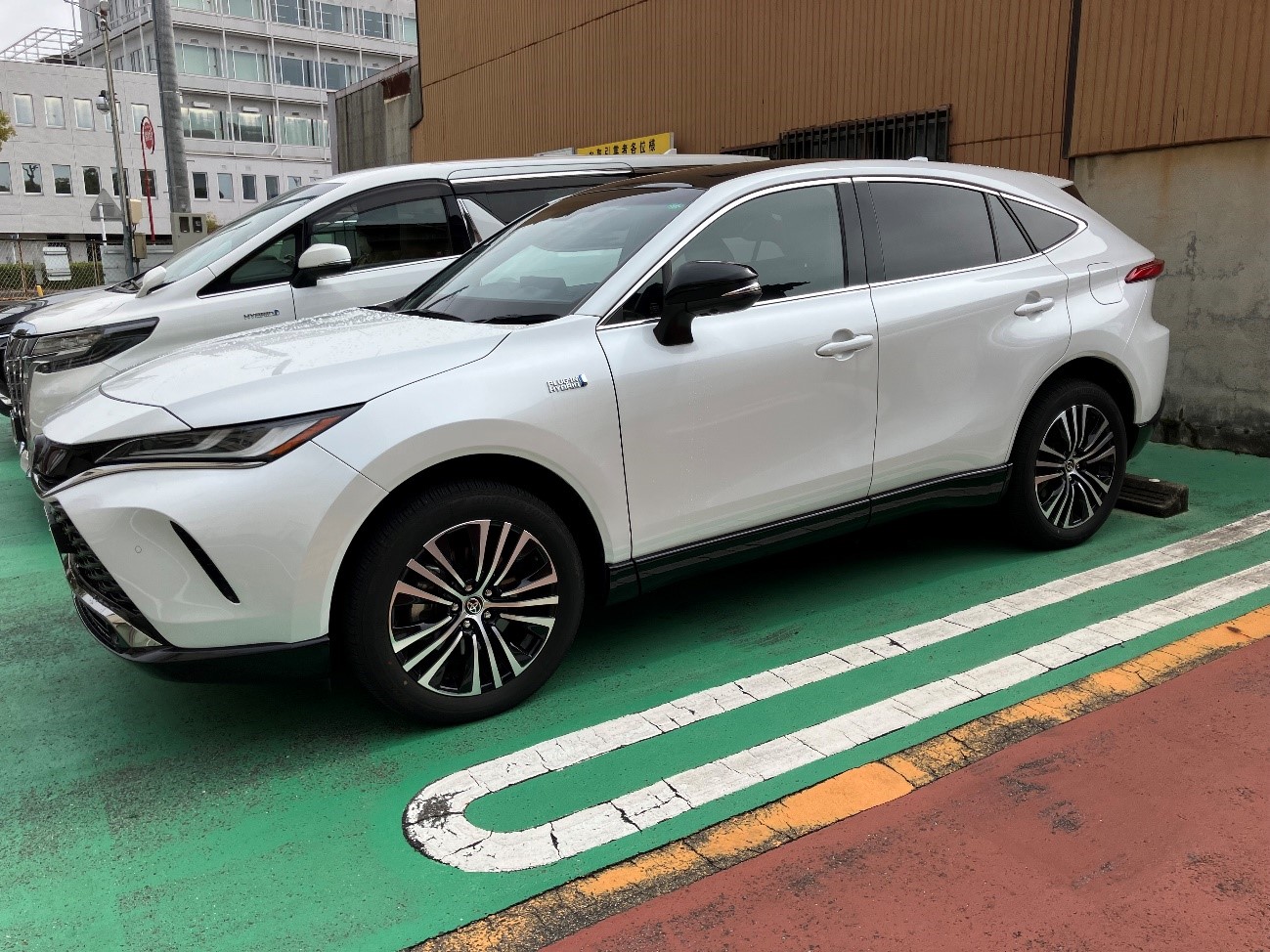 ハリアー PHEV サイド②