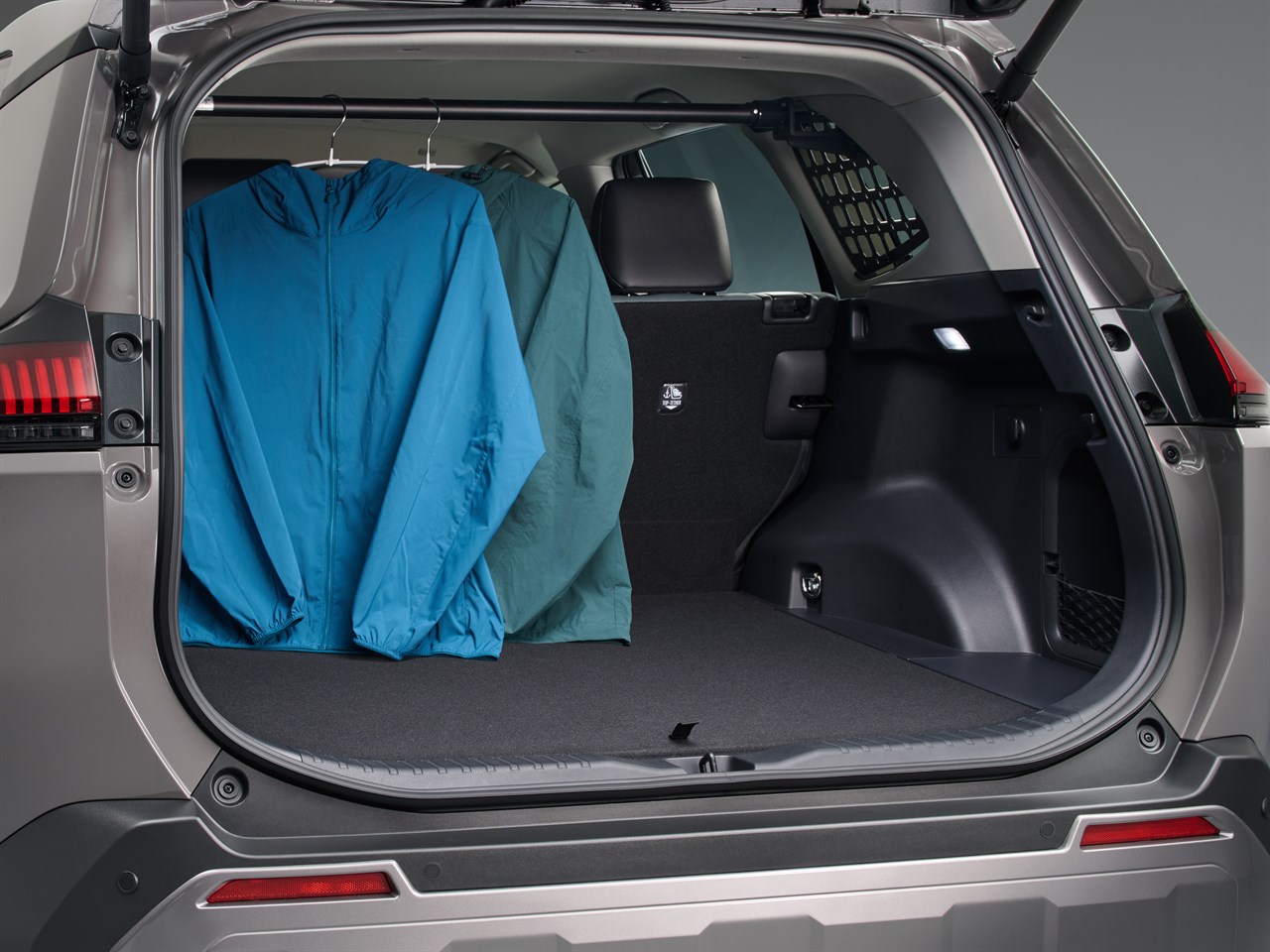 濡れた衣類もスマートに「ラゲージマルチパネルバー」