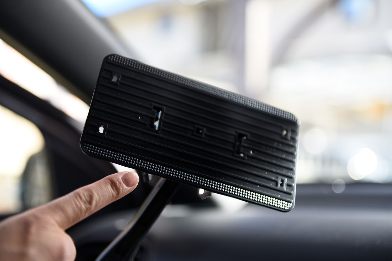 クロス接地面にある突起や溝