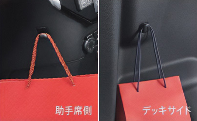 ルーミーの買い物フック(助手席側・デッキサイド左右)
