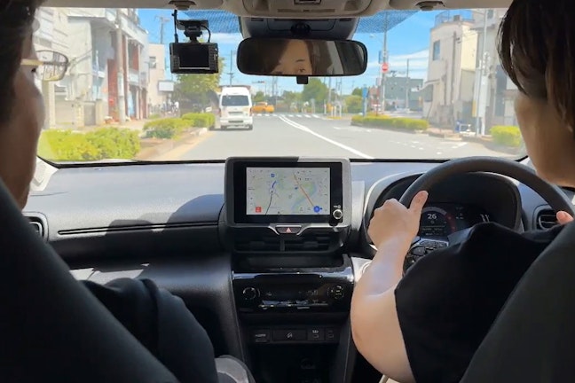【車初心者・運転講座第2回】「300m先を右……って今どこ!?」ナビに振り回されない運転の基本