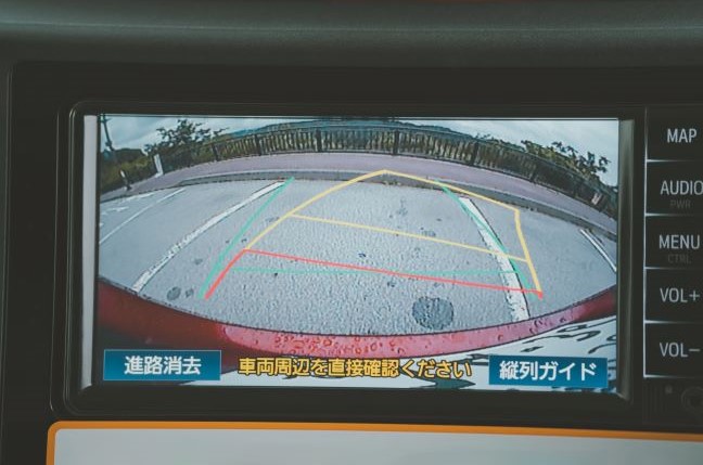 後退時の後方確認装置も装着義務に