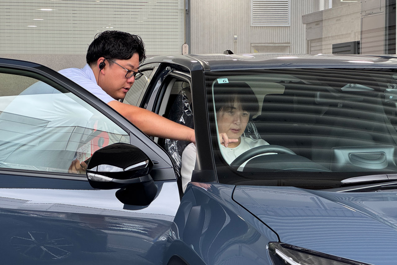 大原さんに説明してもらっている様子