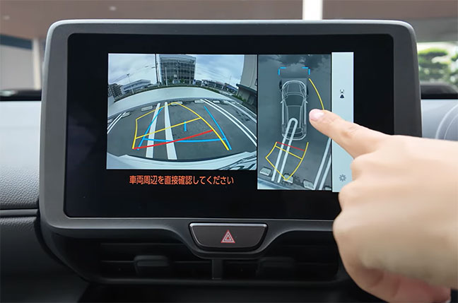 床下透過機能が映し出されたモニター