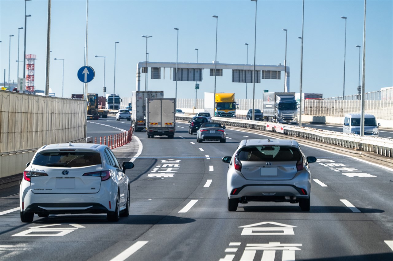 高速道路を走行している様子