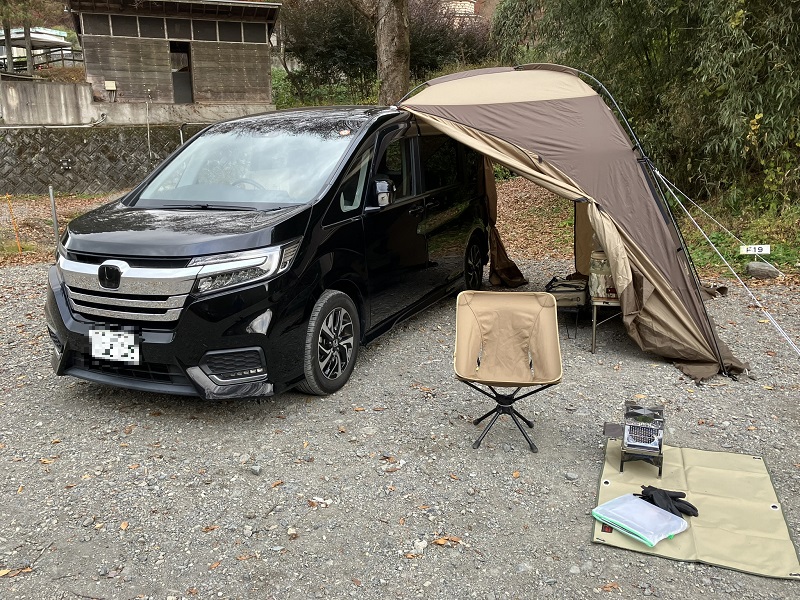 筆者がオートキャンプ場でソロ車中泊をしたときの写真