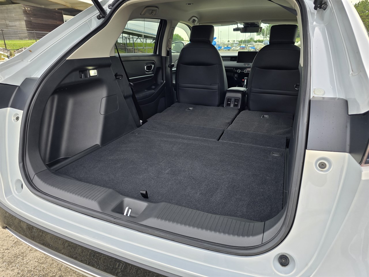 ヴェゼルの荷室（シートアレンジ時）