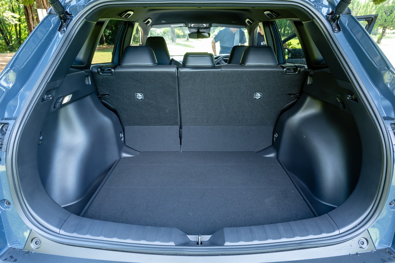 カローラクロスの荷室