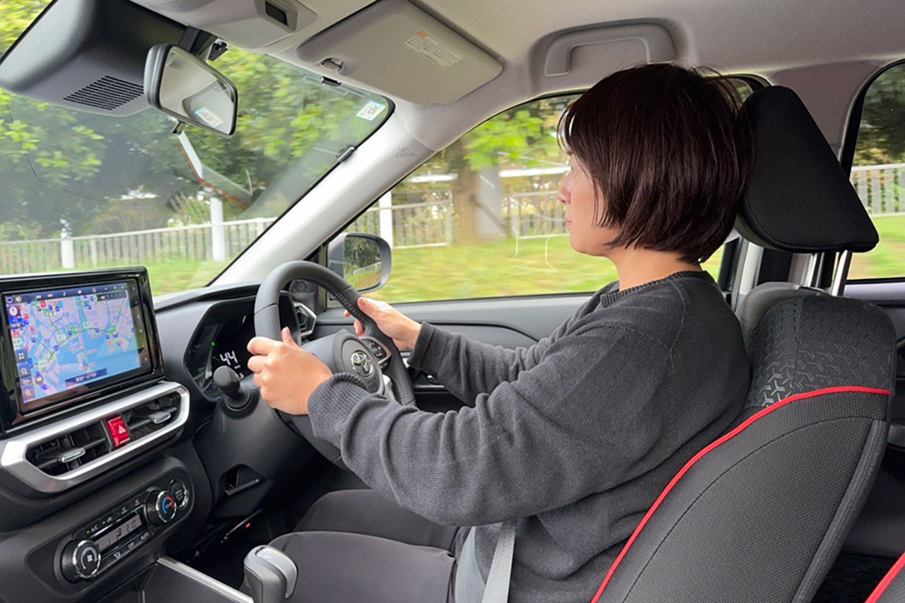 マサカが運転している様子